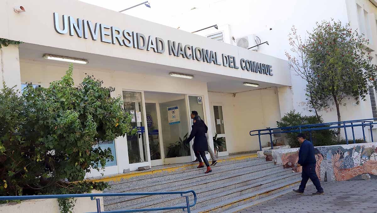 La Universidad Nacional del Comahue habilitó las fechas de inscripciones para carreras en sus sedes de Río Negro y Neuquén.