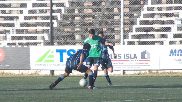 Pillmatun arrancó el torneo ganándole el clásico a Cipolletti.