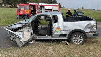 Así quedó la Volkswagen Saverio que conducía el ingeniero agrónomo de 40 años que murió en el Cruce de Riglos, en La Pampa.