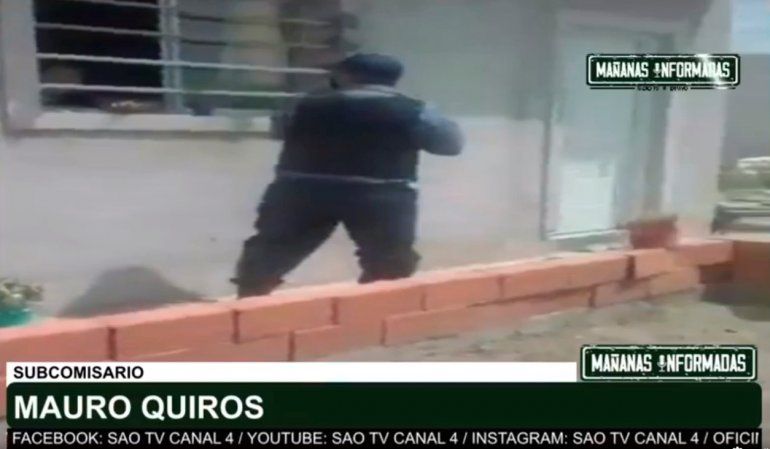 Los uniformados lograron retirar al acusado cuando lo rodeaban vecinos enfurecidos.