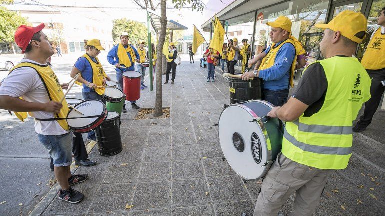 El Sindicato de Empleados de Comercio realizó un escrache en Blancoamor por despidos