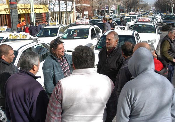 Taxistas reclamaron una fuerte suba de la tarifa del sector