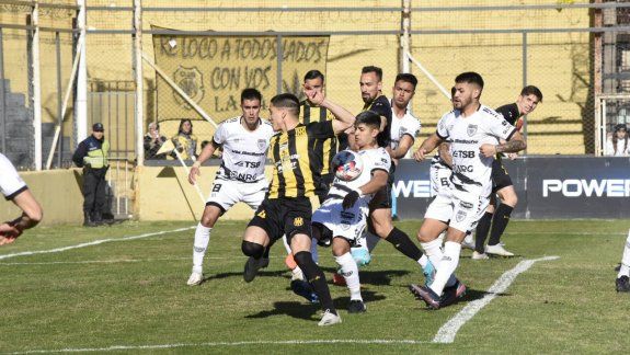 Olimpo superó a Cipolletti en Bahía Blanca.