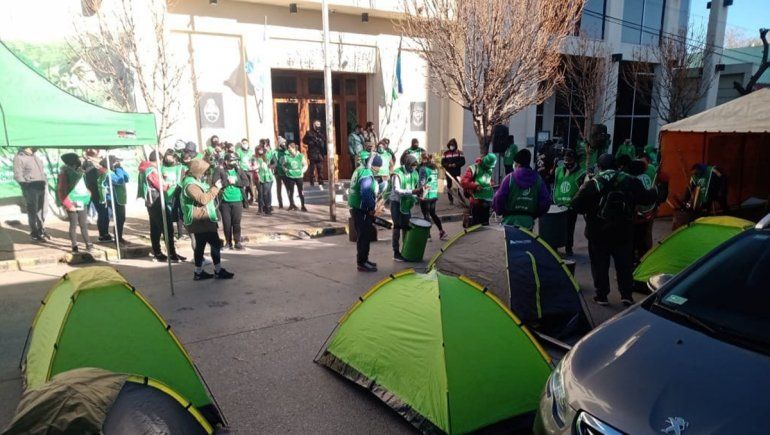 ATE acampa en las puertas de la Legislatura por el pase a planta permanente 