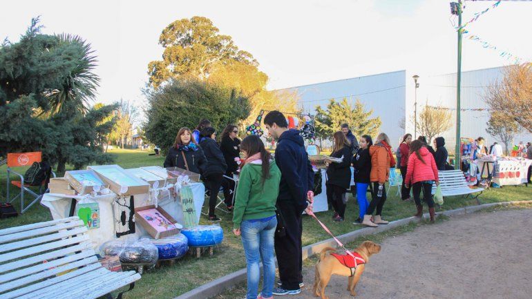 La feria del Paseo de la Calesita tuvo ayer una gran concurrencia.