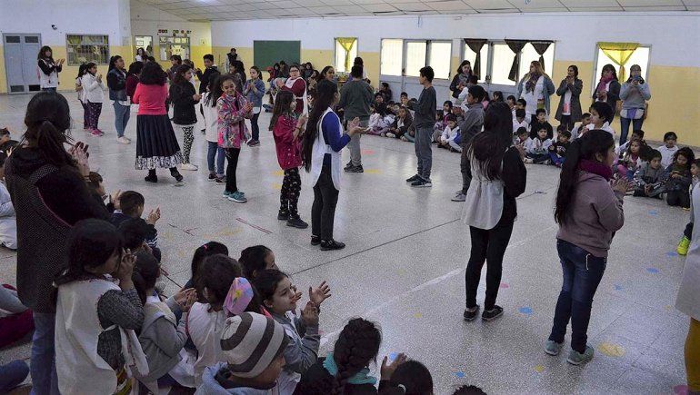Las escuelas cipoleñas se llenan de folclore