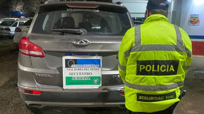 Los efectivos confirmaron que la camioneta registraba un pedido de secuestro vigente desde noviembre de 2022. Foto: Gentileza.