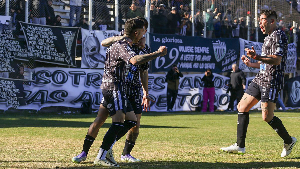 Los golazos de Cipo ante Kimberley y la tabla de la zona Campeonato del Federal A