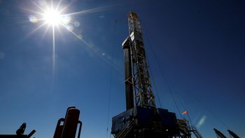 Plataforma en una perforación de petróleo y gas de esquisto en la zona de Vaca Muerta, en la provincia patagónica de Neuquén. Argentina. Foto de archivo. Ene 21, 2019. REUTERS/Agustin Marcarian/File | LMCipolletti.com Plataforma en una perforación de petróleo y gas de esquisto en la zona de Vaca Muerta, en la provincia patagónica de Neuquén. Argentina. Foto de archivo. Ene 21, 2019. REUTERS/Agustin Marcarian/File
