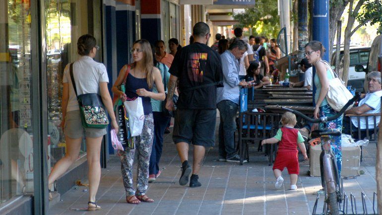 Definirán hoy los horarios de comercio para Fiestas