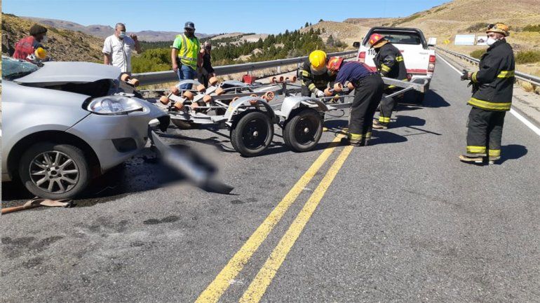 Viajaba por la Ruta 237 y se le vino encima una lancha