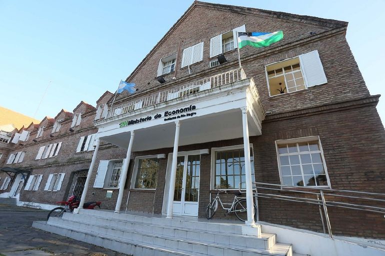 El Gobernador argumentó que no puede otorgar un aumento por índice de inflación porque no tendrá los fondos para afrontar el pago. 