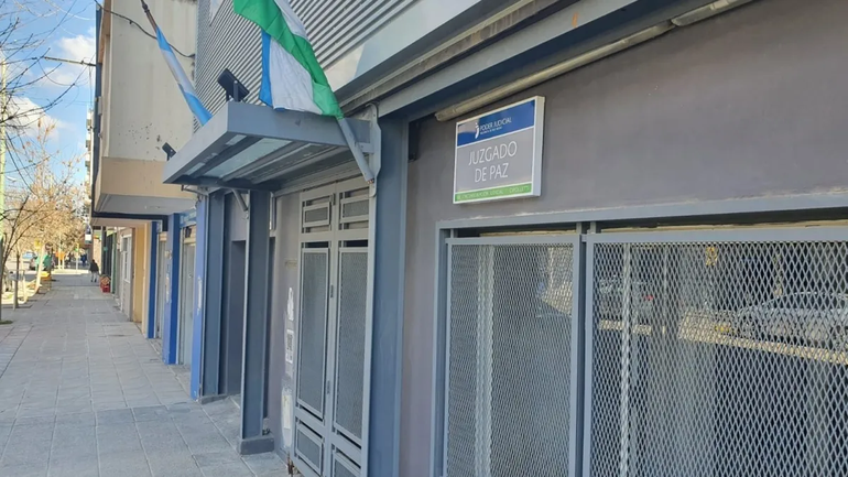 El conflicto que tenía enfrentadas a las vecinas fue solucionado en el Juzgado de Paz. El conflicto que tenía enfrentadas a las vecinas fue solucionado en el Juzgado de Paz.