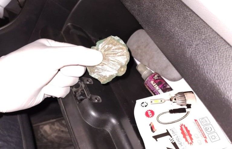 Desbaratan kioscos narco en Allen