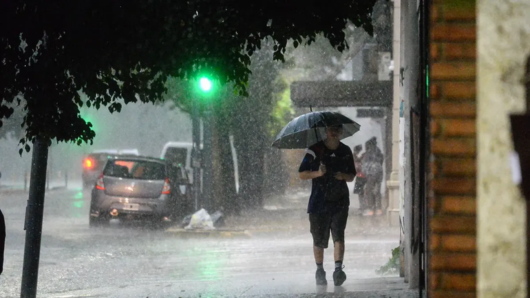 La alerta por tormentas y vientos fuerte afectará a varias zonas del país.