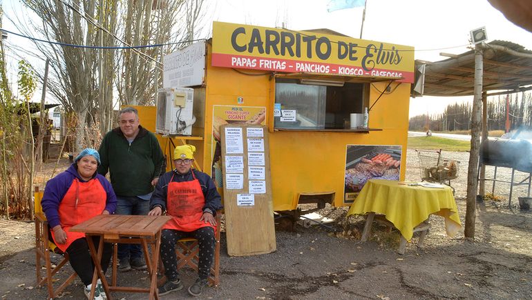 El papá de Elvis, Andrés, fue el pionero en el carrito y los ayuda en todo.