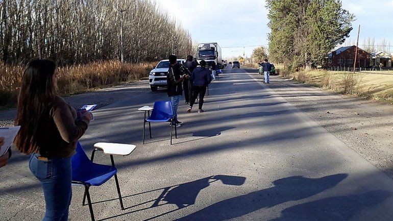 Estudiantes de Agrarias protestaron sobre la Ruta 151