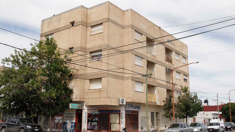 Día de terror: dos hombres la siguieron hasta su casa, la encerraron en el baño y le robaron todo