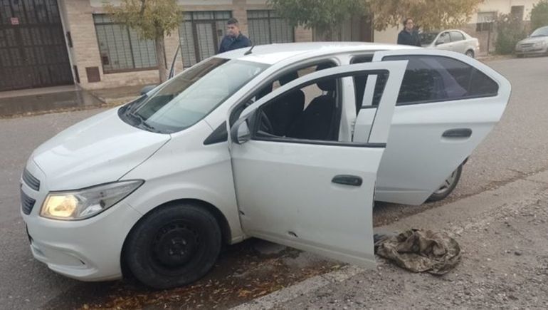 Intenso operativo: los atraparon en un auto con drogas y un arma de fuego