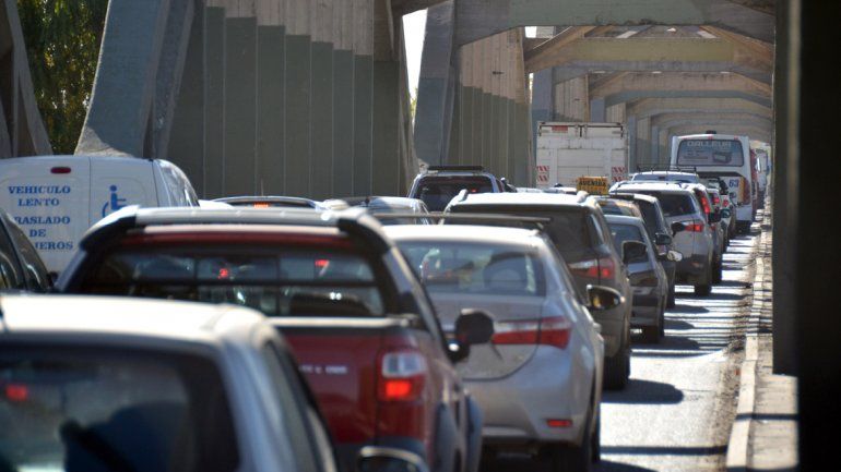 Así se vivió el primer día de caos de tránsito en los puentes