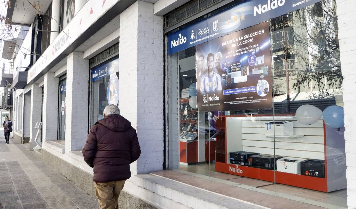 El frente de uno de los comercios que es sponsor de la selección y apuesta fuerte por la Copa América. Foto Anahí Cárdena.