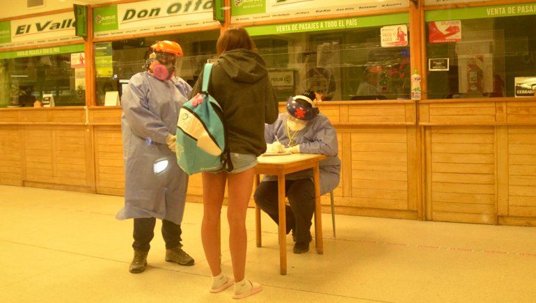 Así fue el intenso operativo sanitario para recibir a los egresados con Covid-19 