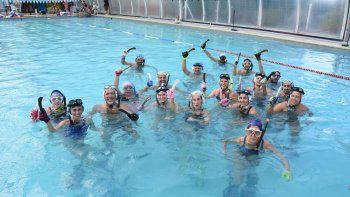 el hockey subacuatico sigue creciendo en neuquen: ¿como se juega?