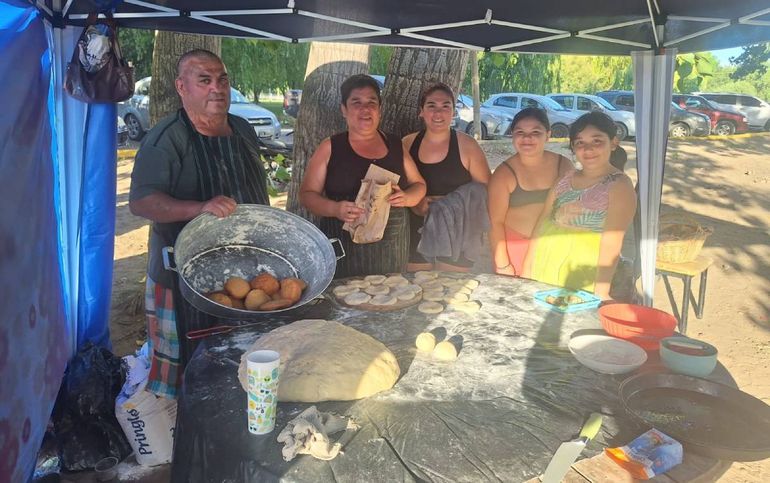 Enrique, Lorena, Karen y las más pequeñas de la familia.