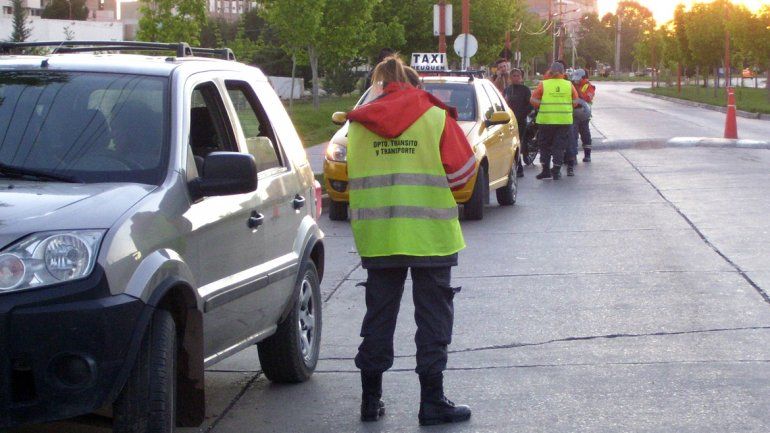 Los inspectores controlarán los decibeles de autos y de locales nocturnos.