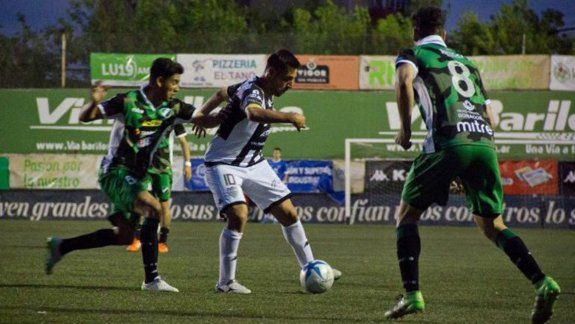 Al Albinegro se le escapó el triunfo en Bahía en un final polémico: fue 1-1 ante Villa Mitre