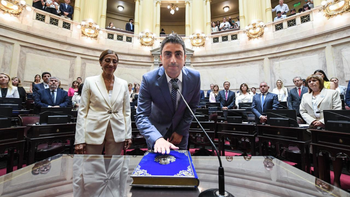 El ex titular de Vialidad Nacional en Río Negro, Enzo Fullone juró como senador nacional por La Libertad Avanza.