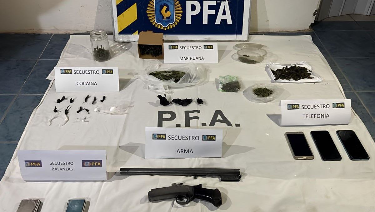 La Policía Federal allanó una vivienda en Cipolletti y secuestró drogas y otros elementos vinculados al narcotráfico.&nbsp;