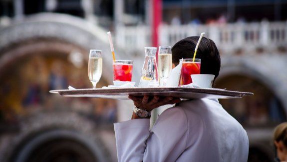 Lo discriminaron por gay en una pizzería y tardaron tres años en darle la razón