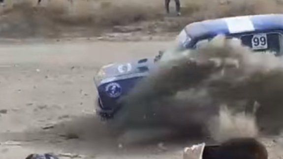 Auto de Rally embistió al público tras salirse de una curva.&nbsp;