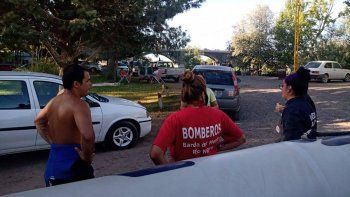 se tiro al rio desde el puente y tuvo que intervenir bomberos