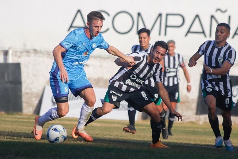 Deportivo Rincón y Cipolletti jugarán en condición de visitante y ambos necesitan la victoria. Foto: archivo Anahí Cárdena 