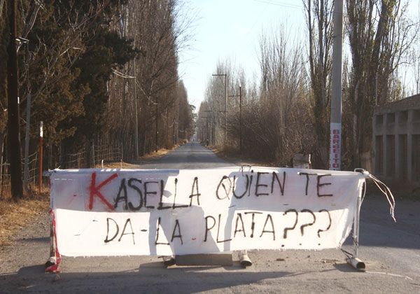 Denunciaron irregularidades en la venta de una chacra y la tomaron