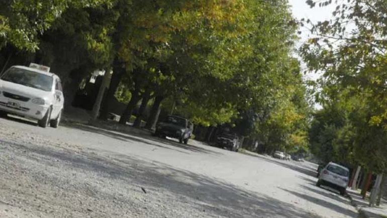 Lo que faltaba: adolescentes juegan a zapatear arriba de los autos