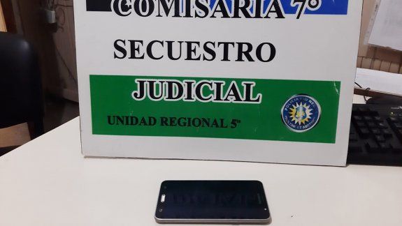 Lo amenazó con un cuchillo y le robó el celular: lo detuvieron