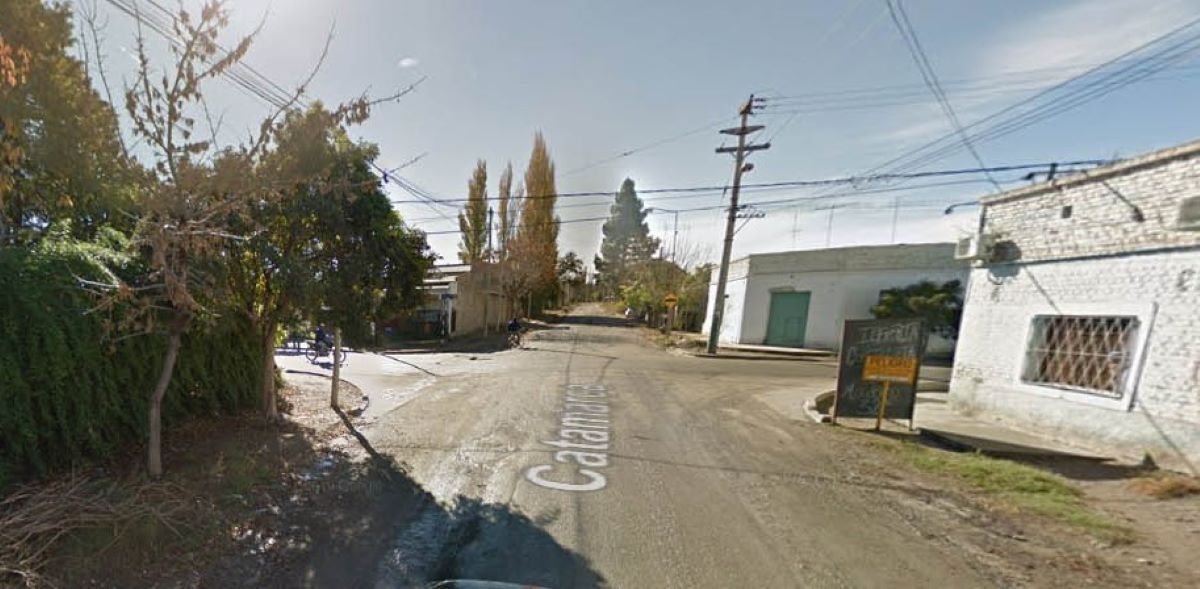 La esquina de Hilario Lagos y Catamarca en Cinco Saltos, donde ocurrió el trágico incidente de tránsito.&nbsp;
