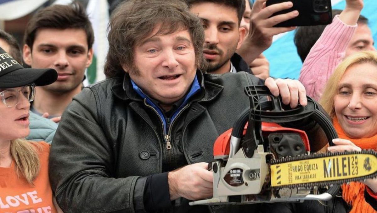 En modo motosierra, Javier Milei se refirió a la disolución de la AFIP.