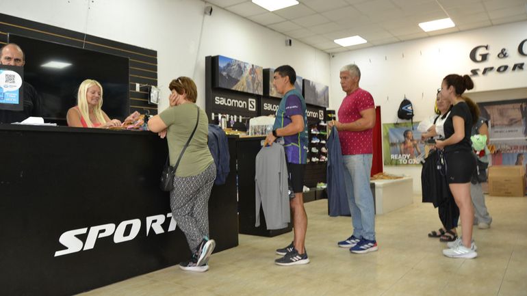 Alta demanda por estas horas de liquidación en el local GyC de Roca 116. Alta demanda por estas horas de liquidación en el local GyC de Roca 116.