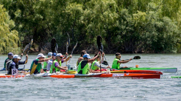 Se reanuda la Regata del río Negro en Beltrán