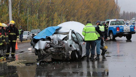 Tragedia en Centenario: un hombre murió al volcar sobre la Ruta 7 