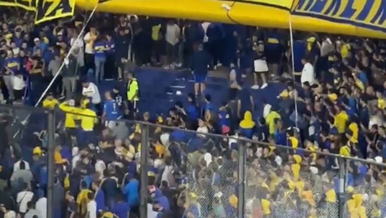 Video: piñas entre hinchas de Boca en La Bombonera