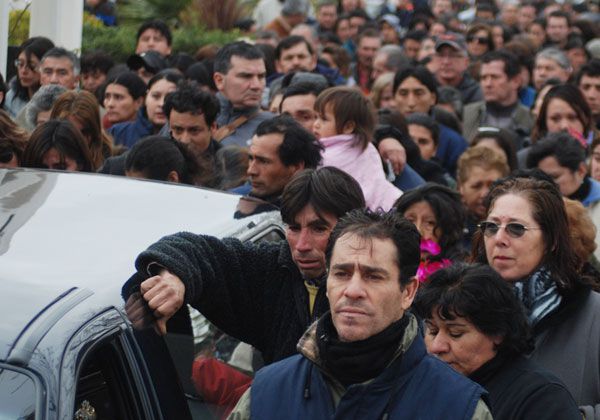 Multitudinaria despedida al obrero municipal asesinado