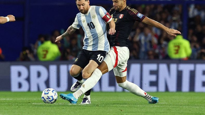 Con camiseta nueva, Argentina busca el gol ante Perú en La Bombonera