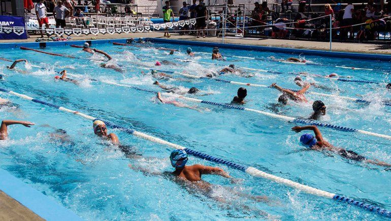 Se reanudó la actividad en la pileta del Club Cipolletti