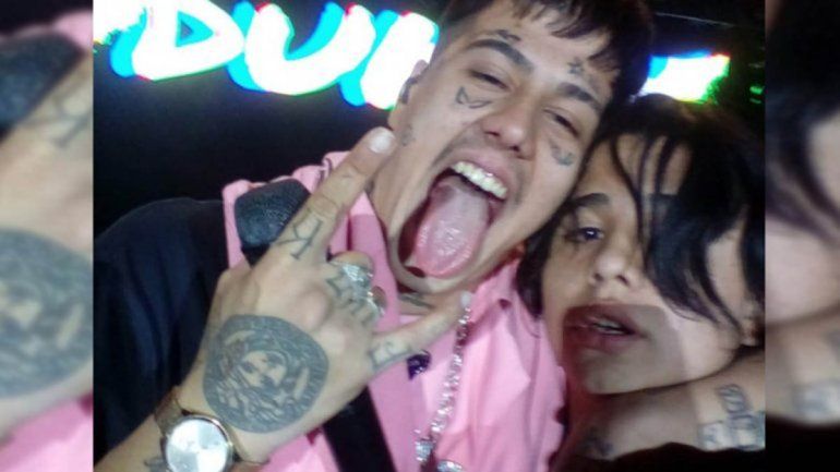 Le tiraron una piedra a Duki y suspendió su show en Neuquén