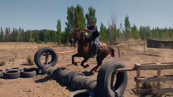 La Policía rionegrina reacondicionó su predio de entrenamiento para caballos